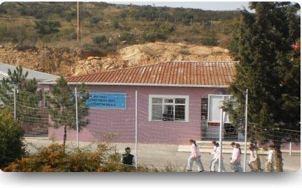 A.refik Oral İlkokulu kampüs fotoğrafı