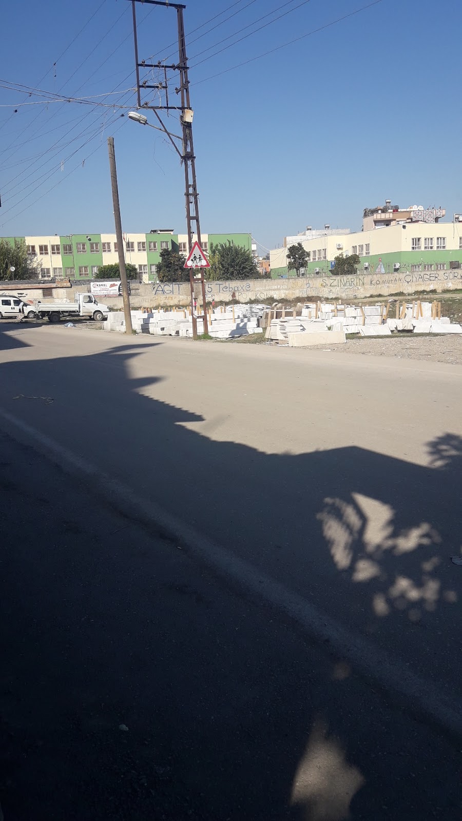 Seyhan Demokrasi İlkokulu Fotoğrafları 1