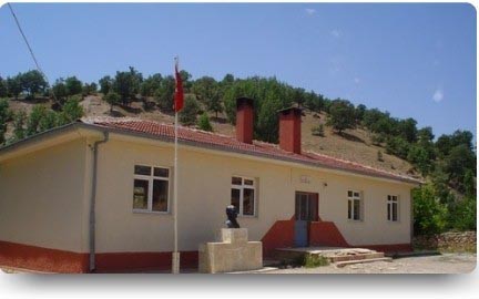 Basri İlkokulu kampüs fotoğrafı