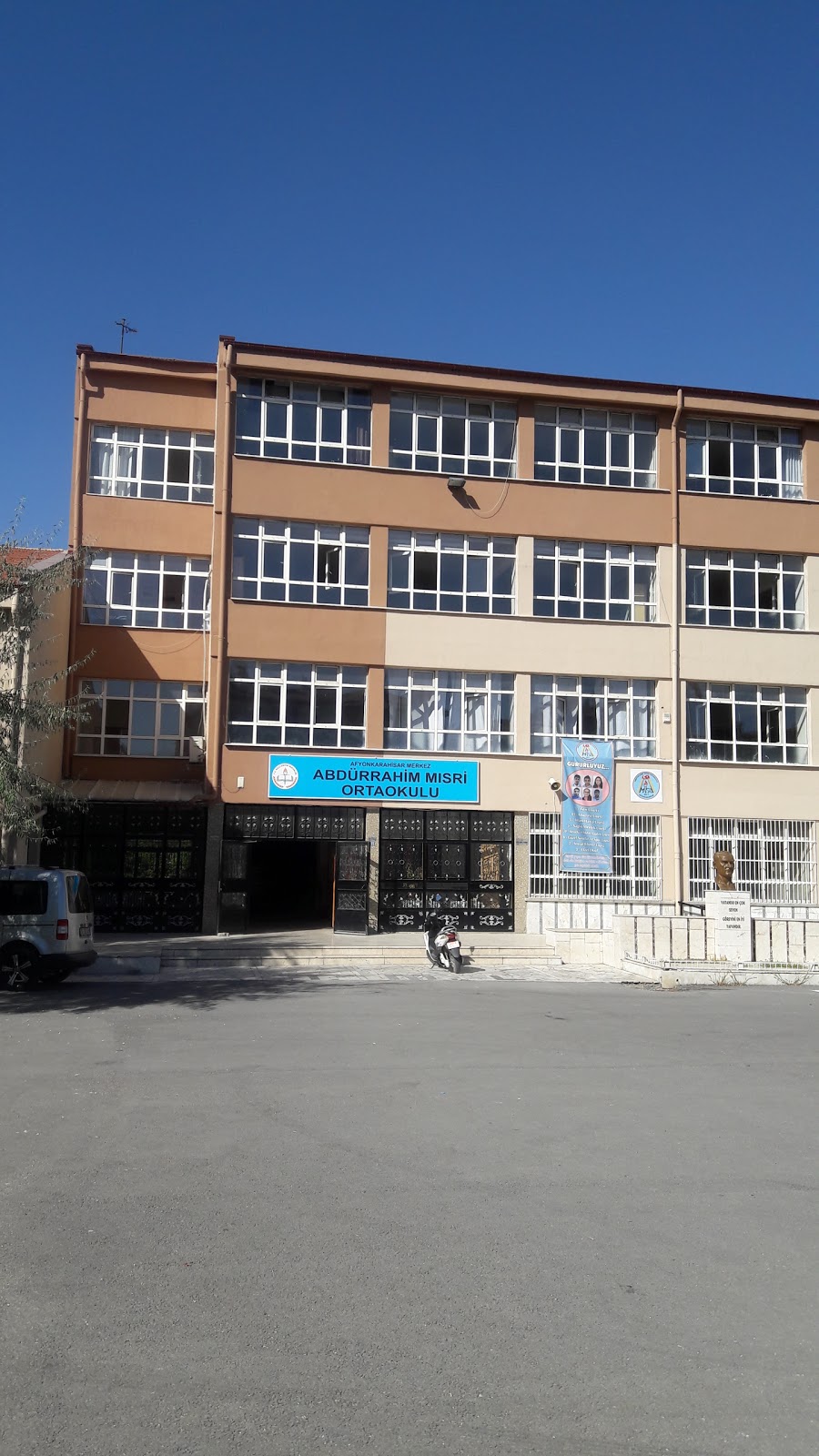 Afyonkarahisar Abdürrahim Mısri Ortaokulu Fotoğrafları 1