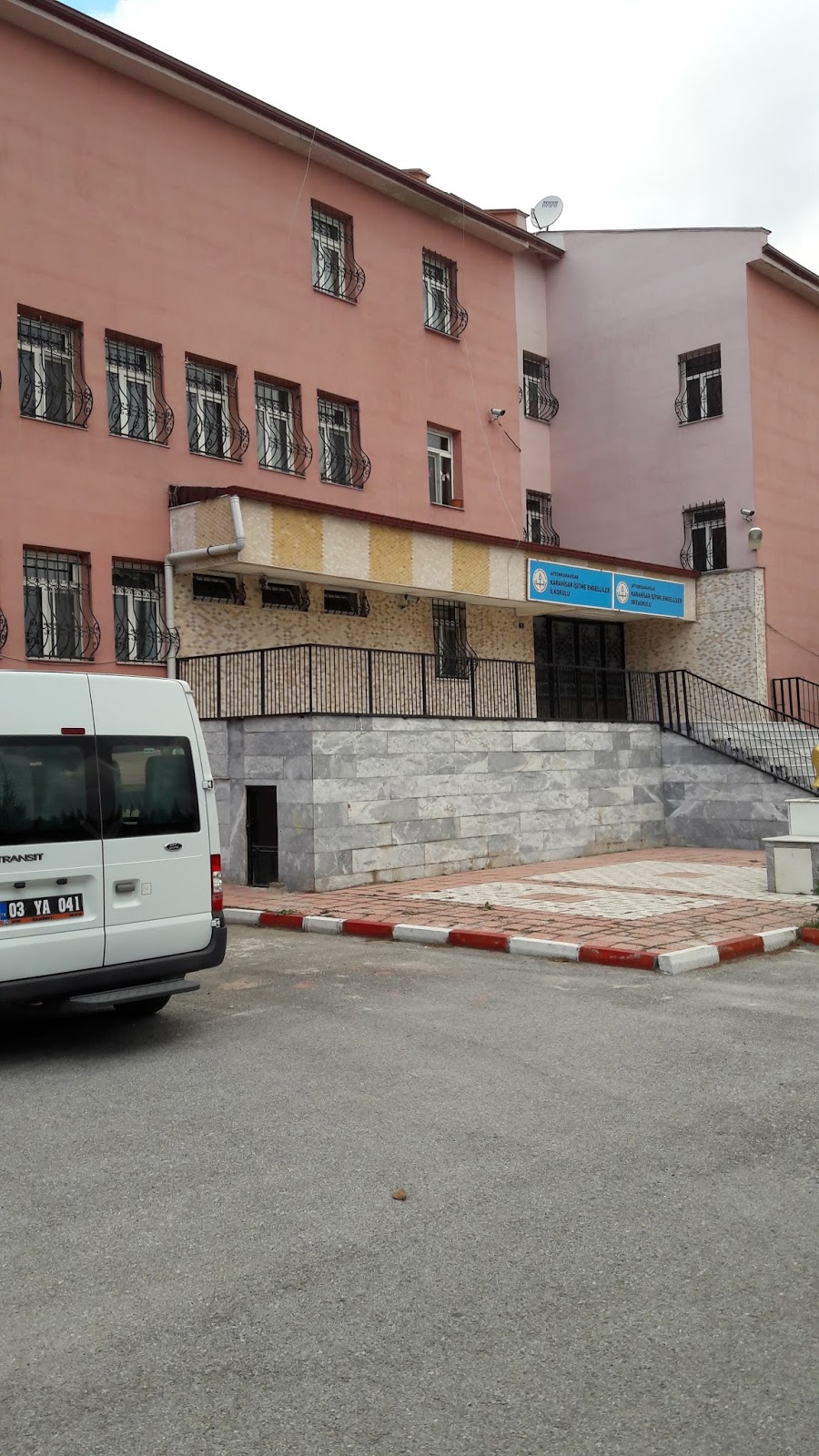 Karahisar İşitme Engelliler Ortaokulu Fotoğrafları 1