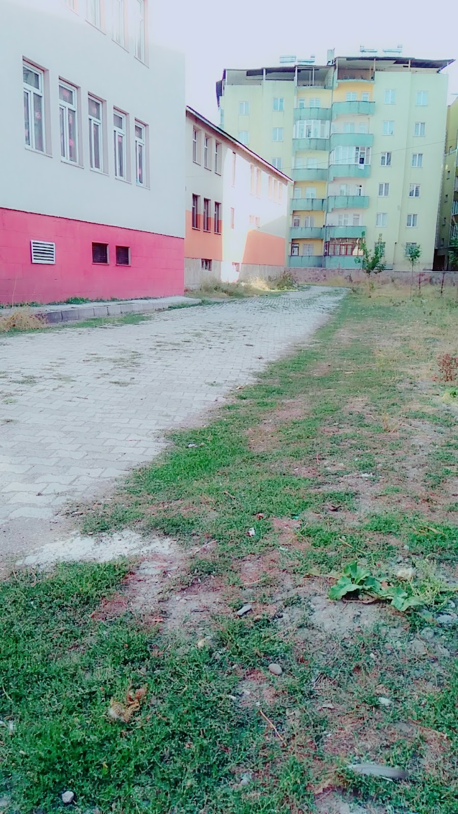 Şehit Hikmet Koman İlkokulu Fotoğrafları 1