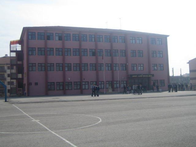 Ahmet Alper Dinçer Anadolu Lisesi kampüs fotoğrafı