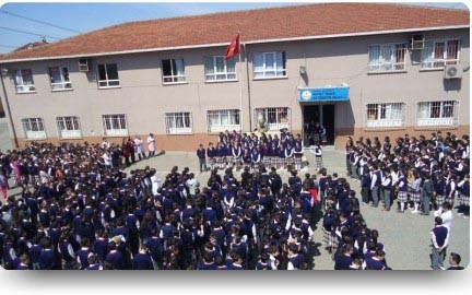 Ahmet Yener Ortaokulu kampüs fotoğrafı