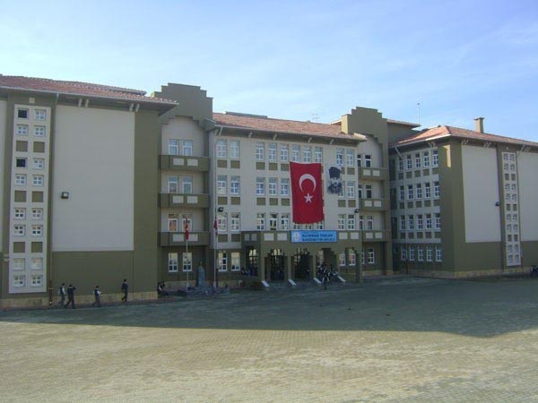 Ali Nihat Tarlan İlkokulu kampüs fotoğrafı