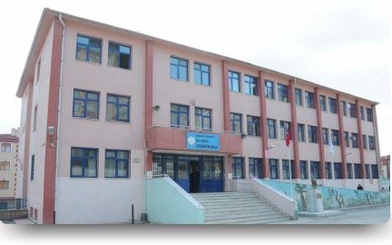 Ali Süavi Ortaokulu kampüs fotoğrafı