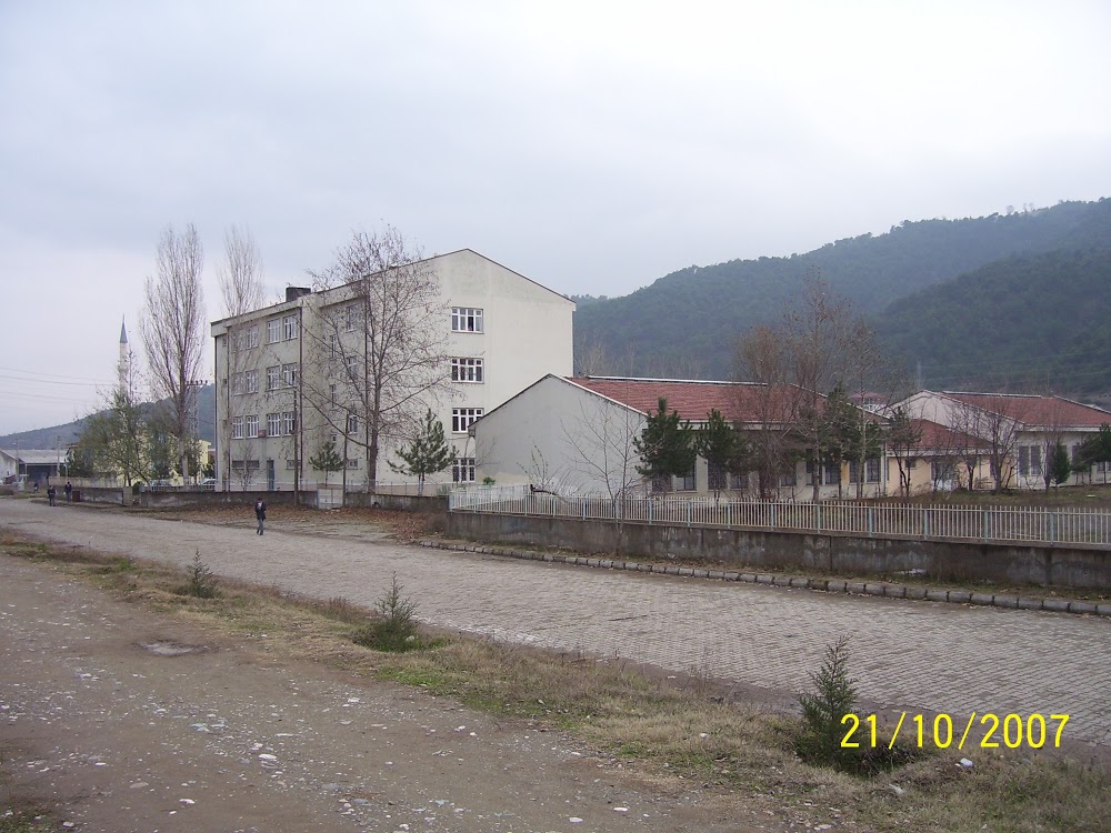 Taşova Şehit Polis Ahmet Yaşar Mesleki Ve Teknik Anadolu Lisesi Fotoğrafları 1
