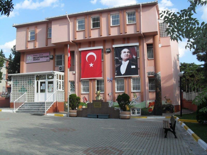 Ambarlı Selahattin Ve Müzeyyen Kaçaker Anaokulu kampüs fotoğrafı
