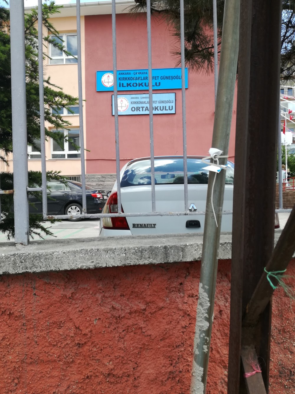 Kırkkonaklar İffet Güneşoğlu İlkokulu Fotoğrafları 2