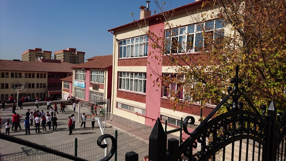 Salih Alptekin Ortaokulu Fotoğrafları 1