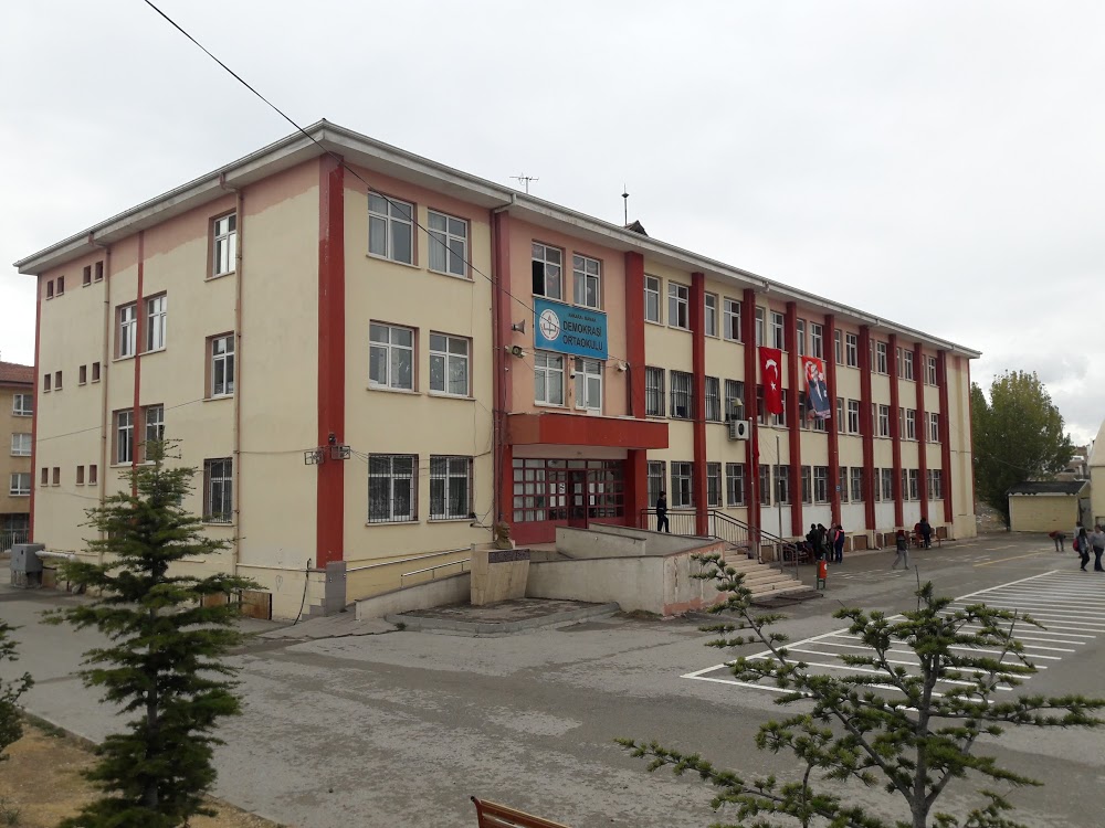 Demokrasi Ortaokulu Fotoğrafları 1