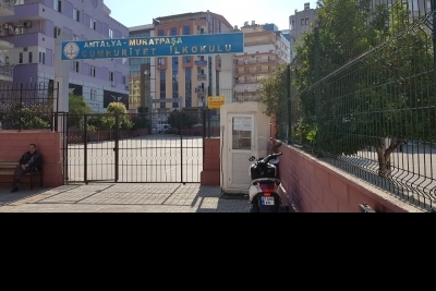 Korkuteli Cumhuriyet Ortaokulu fotoğraf 1