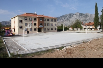 Döşemealtı Karaveliler İlkokulu fotoğraf 1