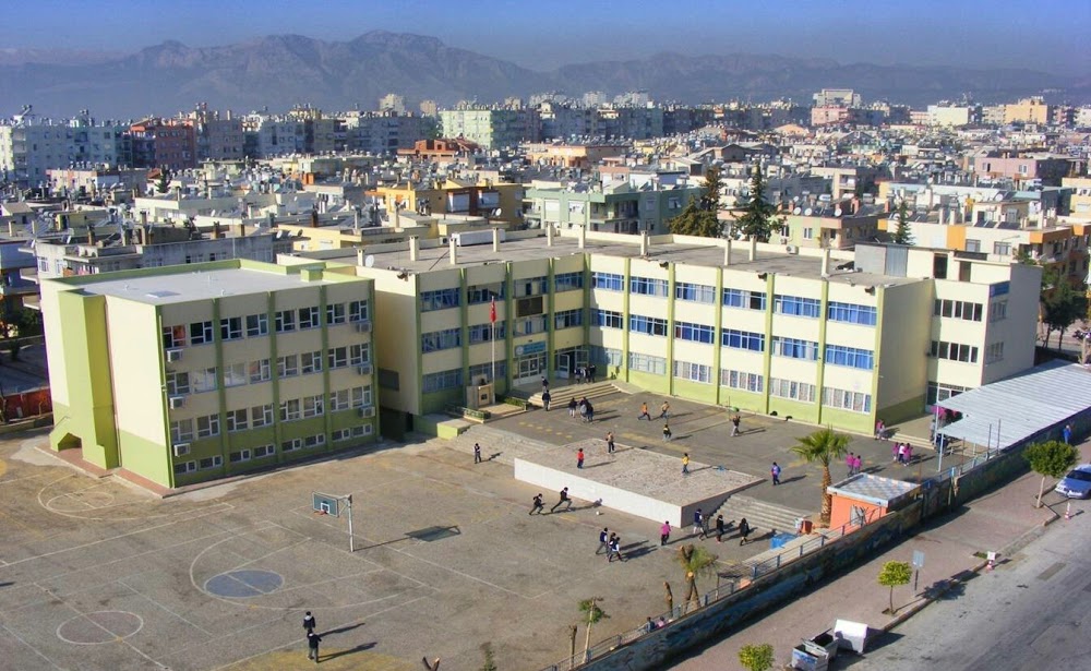 Hüseyin Avni Çöllü İmam Hatip Ortaokulu Fotoğrafları 1