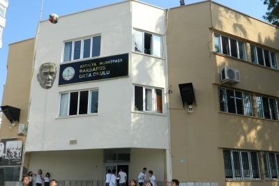 Konyaaltı İmam Hatip Ortaokulu fotoğraf 7