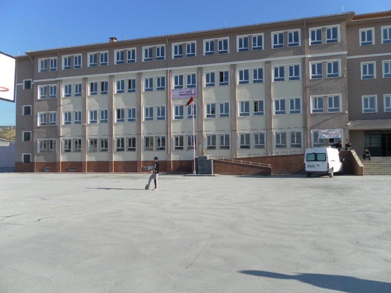Arnavutköy Anadolu Lisesi kampüs fotoğrafı
