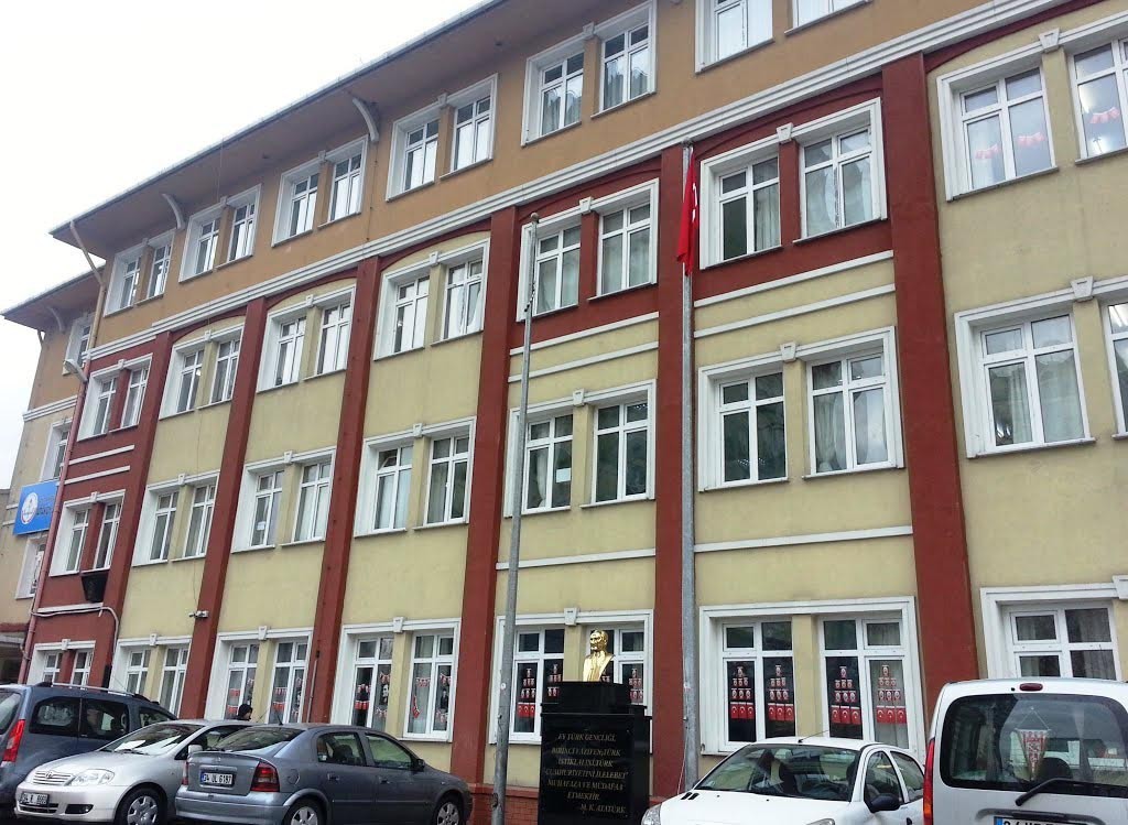 Aybars Ak Ortaokulu kampüs fotoğrafı