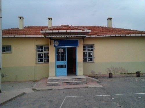 Avni Kaya Kokucu İlkokulu kampüs fotoğrafı