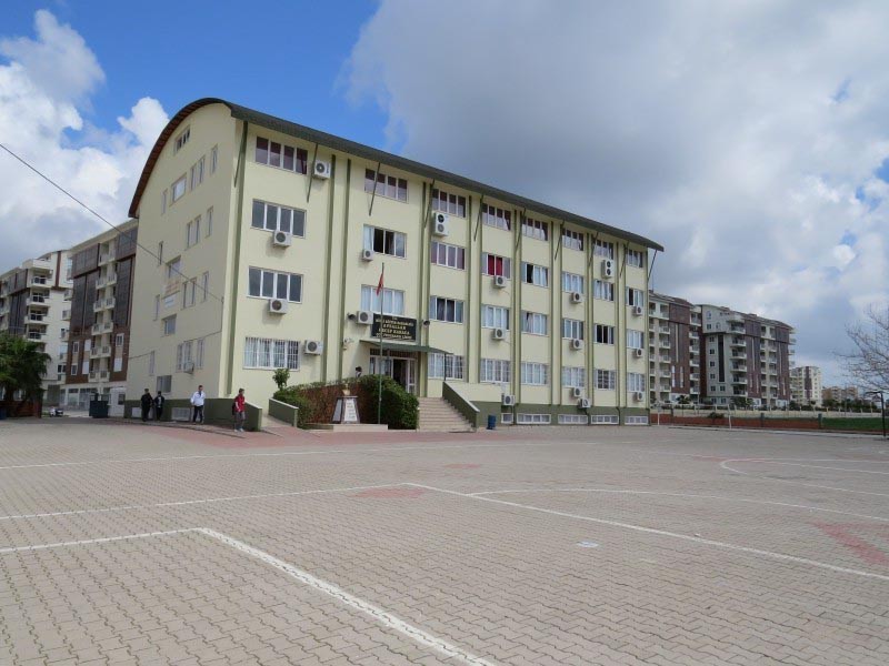 Berat-Hayriye Cömertoğlu Çok Programlı Lisesi kampüs fotoğrafı