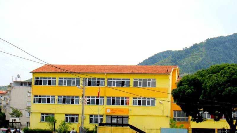Balçova Anadolu Lisesi kampüs fotoğrafı