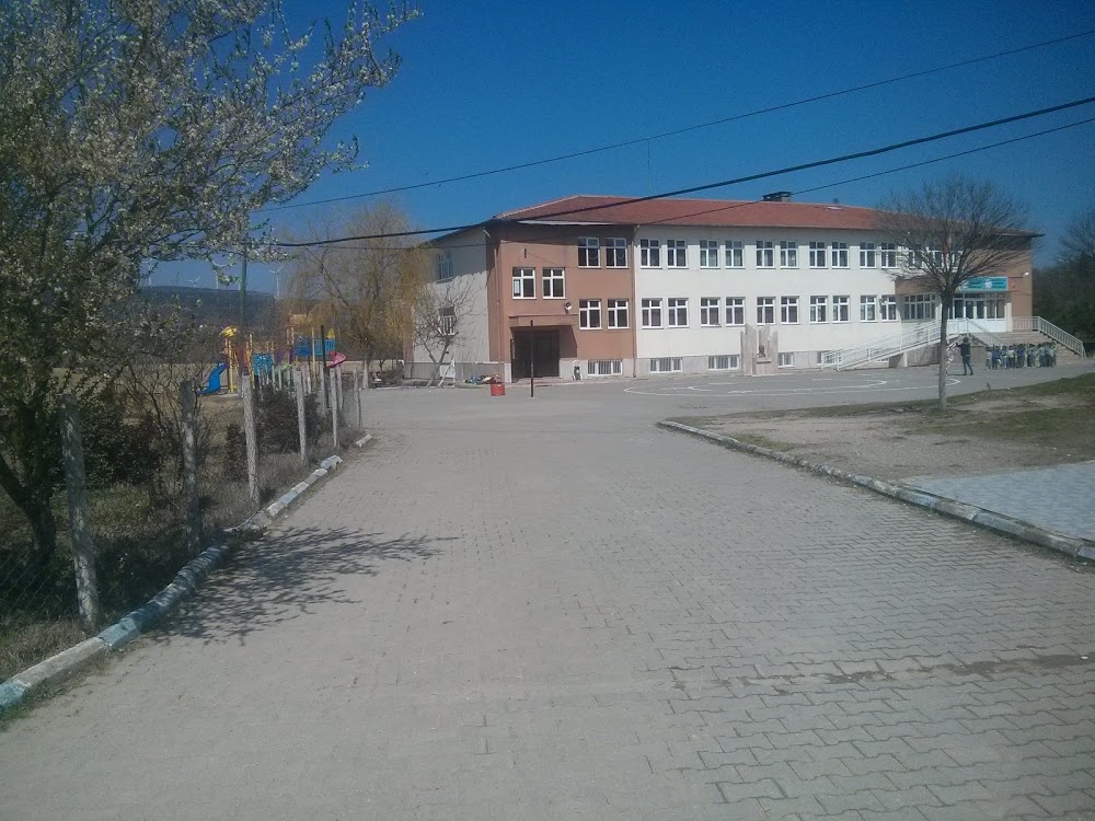 Gelibolu Yeniköy İlkokulu kampüs fotoğrafı