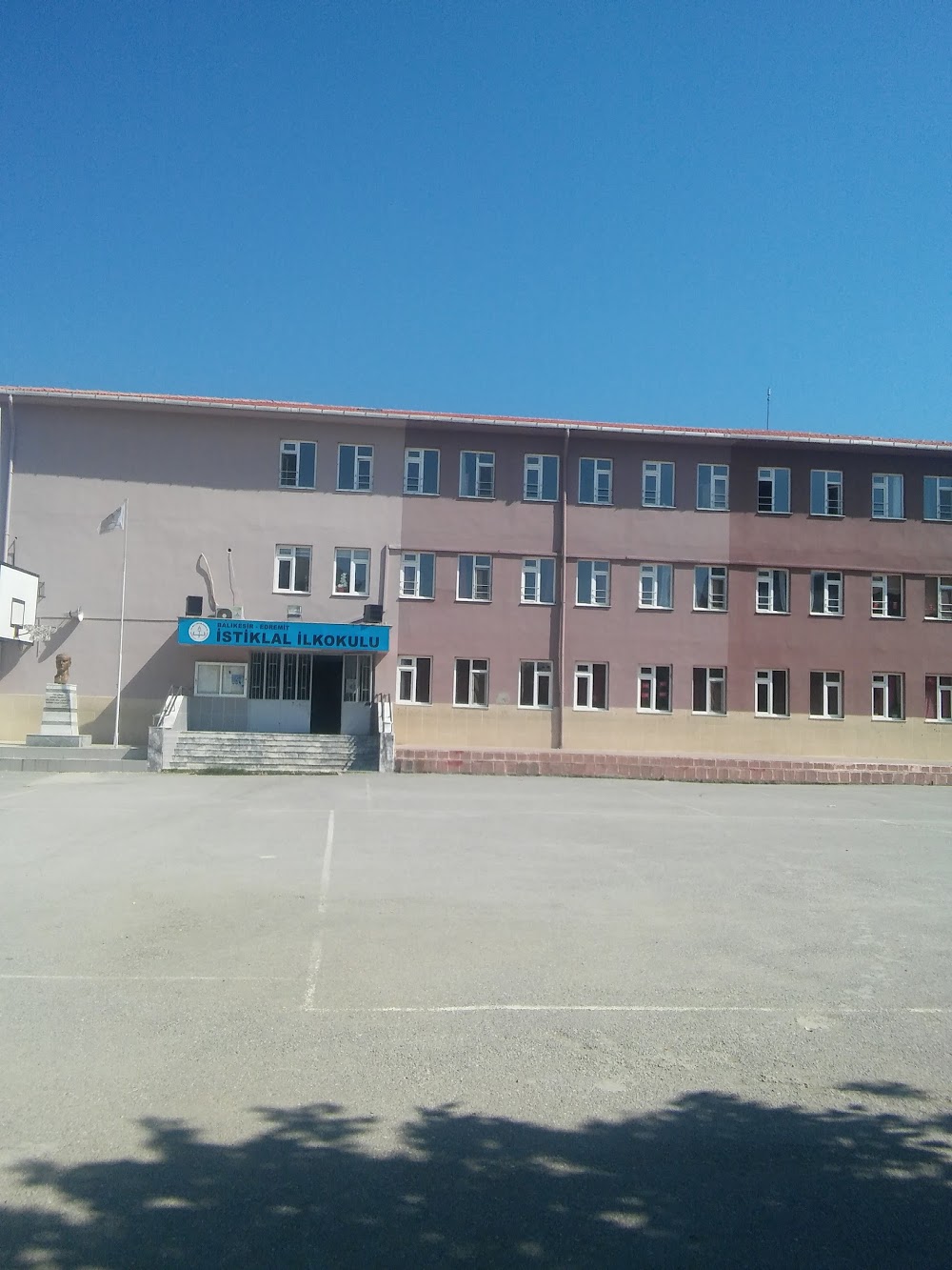 Erdek İstiklal İlkokulu Fotoğrafları 1
