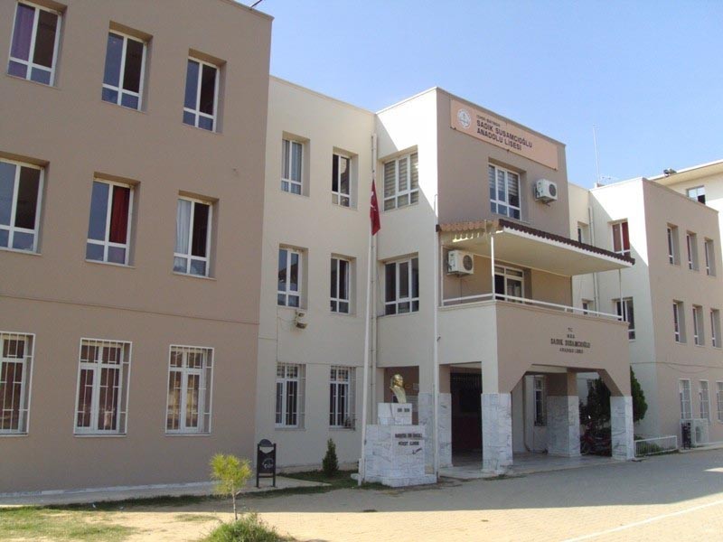 Bayındır Sadık Susamcıoğlu Anadolu Lisesi kampüs fotoğrafı