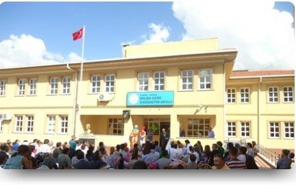 Belma Güde Ortaokulu kampüs fotoğrafı