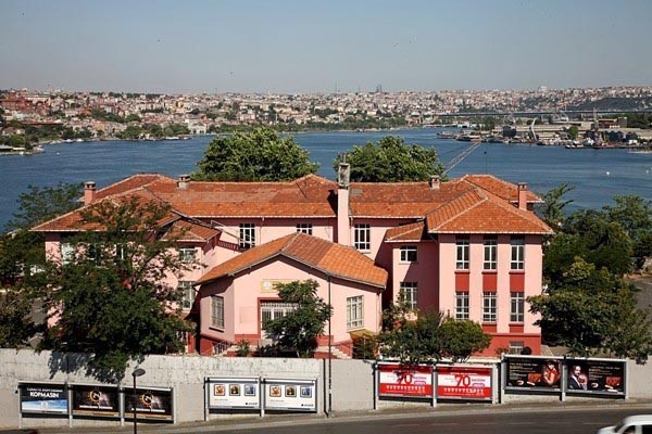 Beyoğlu Ticaret Meslek Lisesi kampüs fotoğrafı