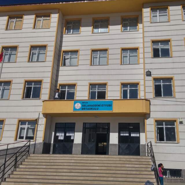 Bitlis Selahaddin Eyyubi Ortaokulu Fotoğrafları 1