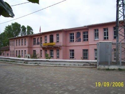 Çavuşbaşı Ahmet Akça İlkokulu kampüs fotoğrafı