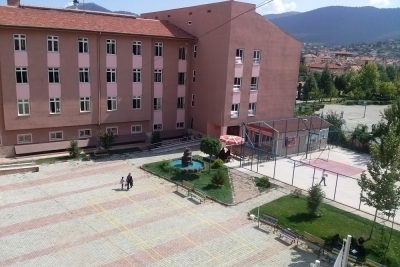 Bucak Adem Tolunay Fen Lisesi fotoğraf 1