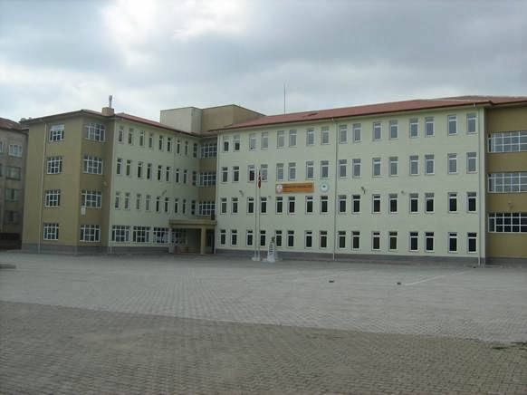 Orhangazi Çok Programlı Anadolu Lisesi kampüs fotoğrafı