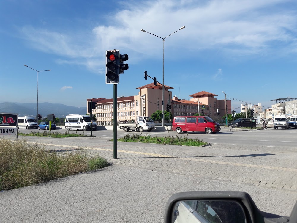 Erdem Bayazıt Ortaokulu kampüs fotoğrafı