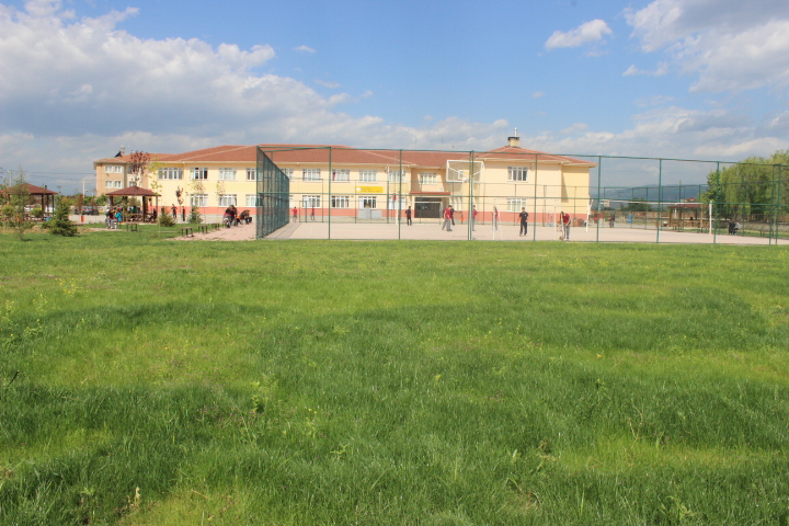 İlhan Oğuz Mesleki Ve Teknik Anadolu Lisesi kampüs fotoğrafı