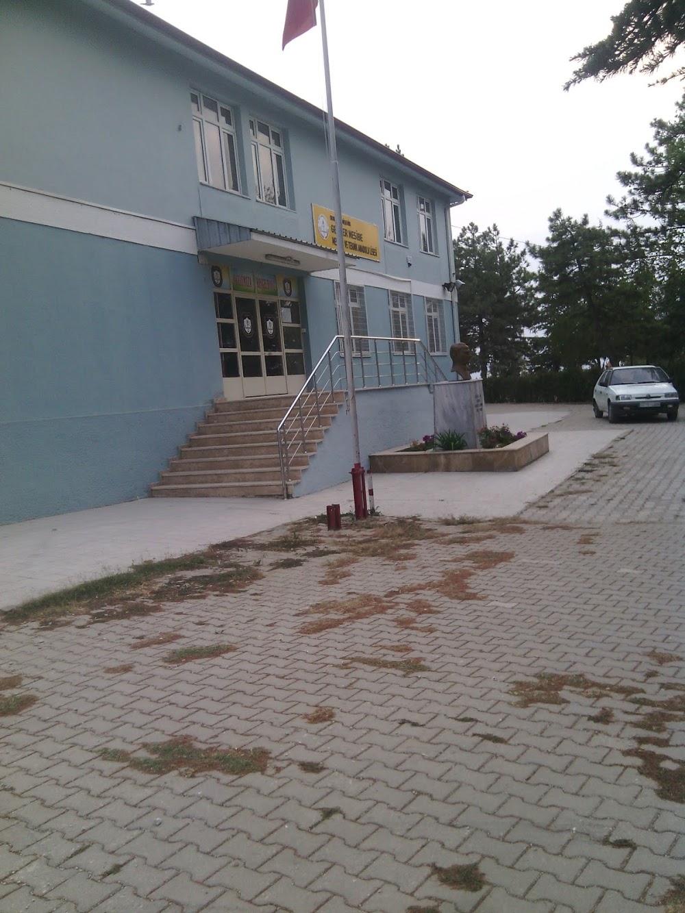 Yenişehir Gevher Nesibe Mesleki Ve Teknik Anadolu Lisesi kampüs fotoğrafı