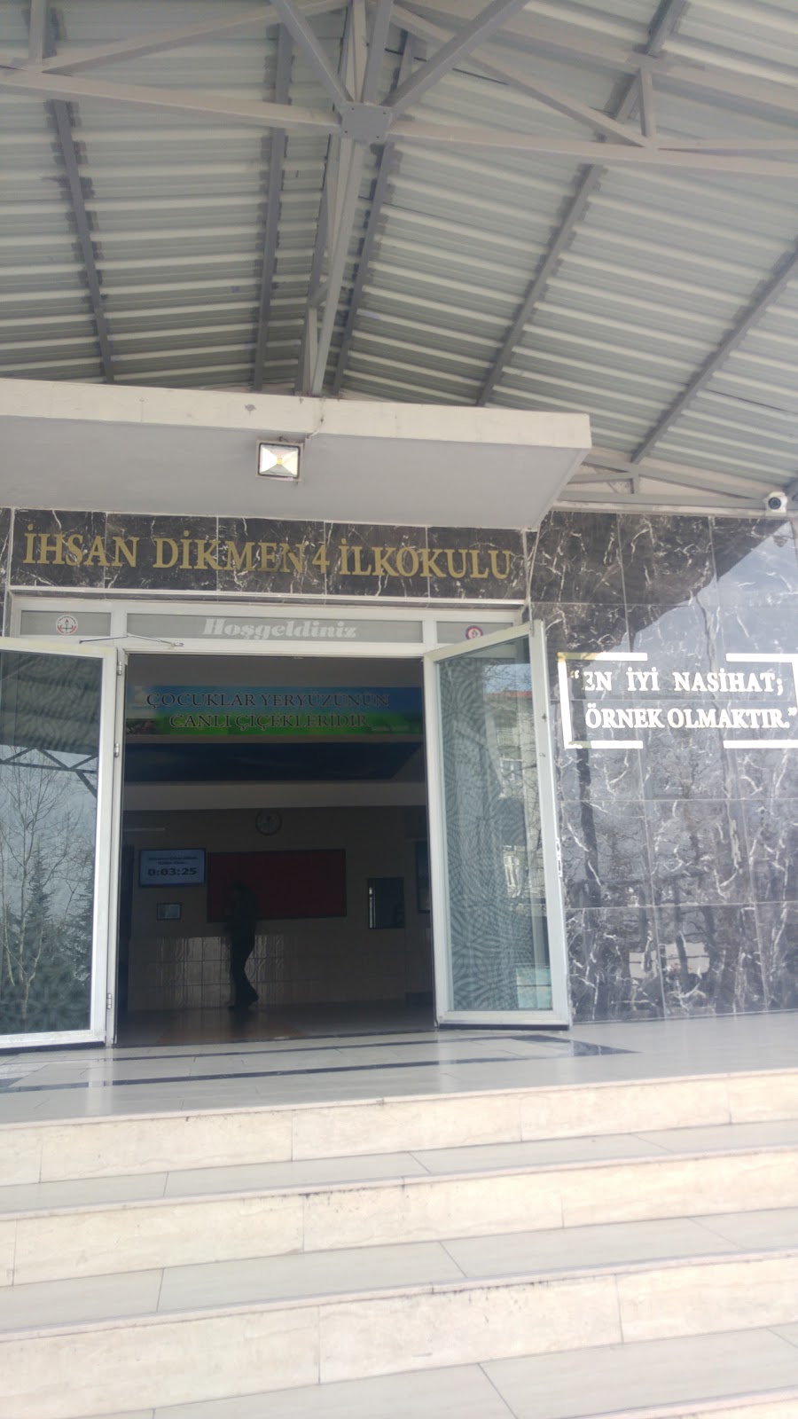 İhsan Dikmen 4 İlkokulu kampüs fotoğrafı