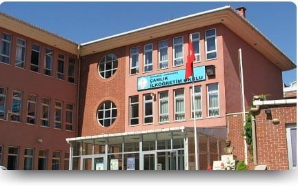 Çekmeköy Çamlık Ortaokulu kampüs fotoğrafı
