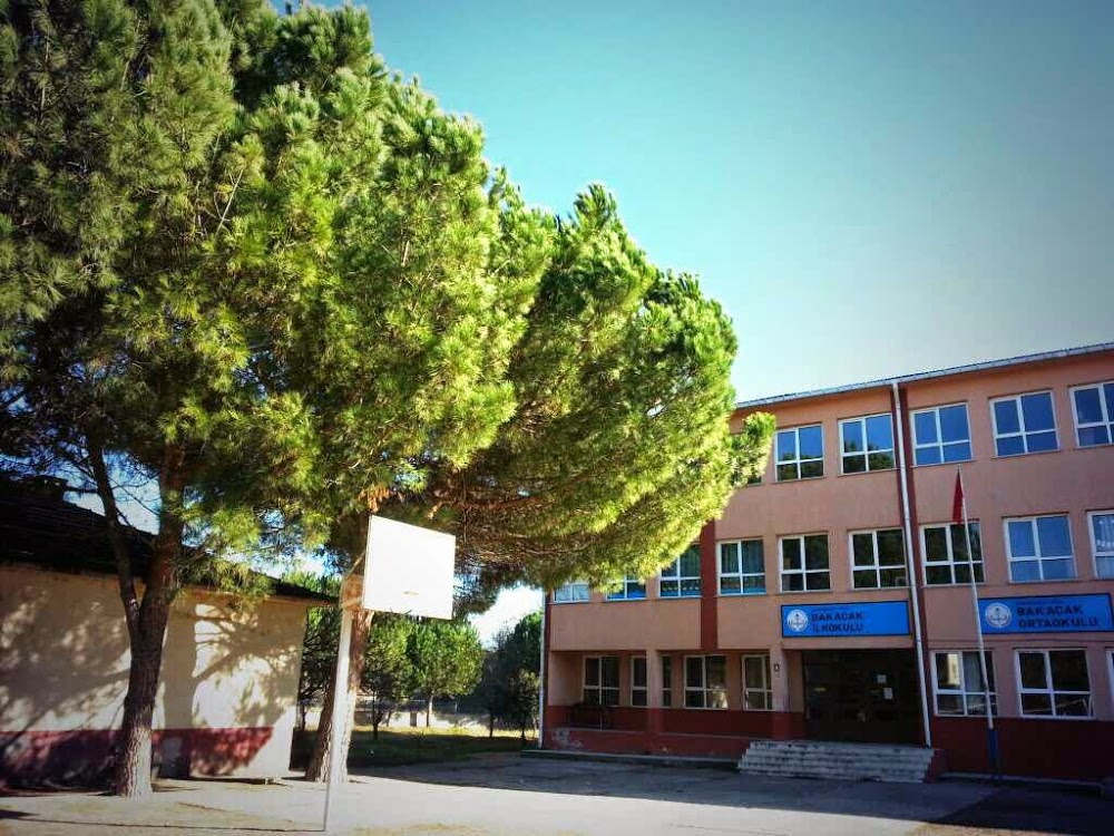 Bakacak Ortaokulu kampüs fotoğrafı