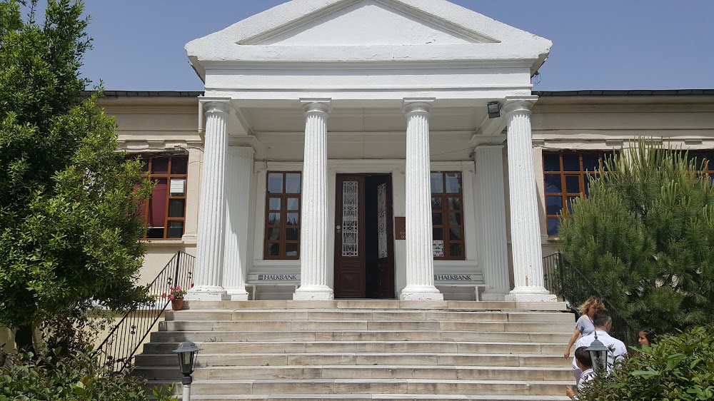 Biga Cumhuriyet Ortaokulu kampüs fotoğrafı