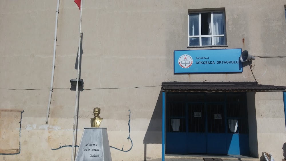 Gökçeada Ortaokulu kampüs fotoğrafı