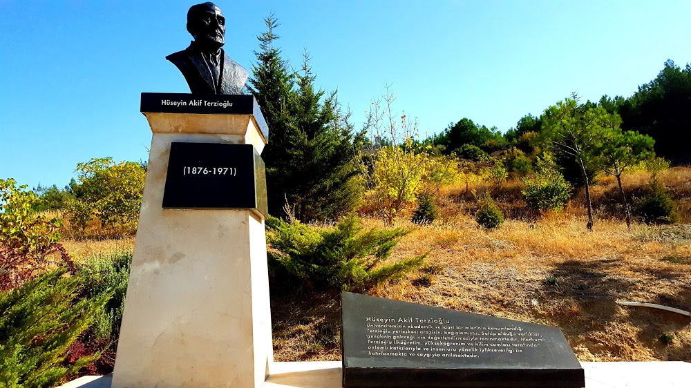 Hüseyin Akif Terzioğlu Anadolu Lisesi kampüs fotoğrafı