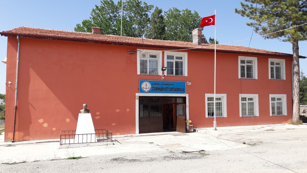 Atkaracalar Cumhuriyet Ortaokulu kampüs fotoğrafı