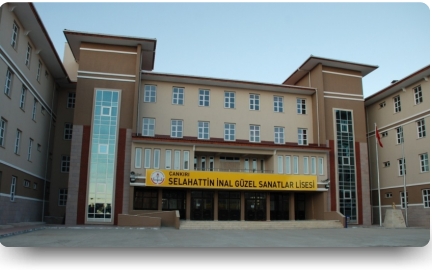 Selahattin İnal Güzel Sanatlar Lisesi kampüs fotoğrafı