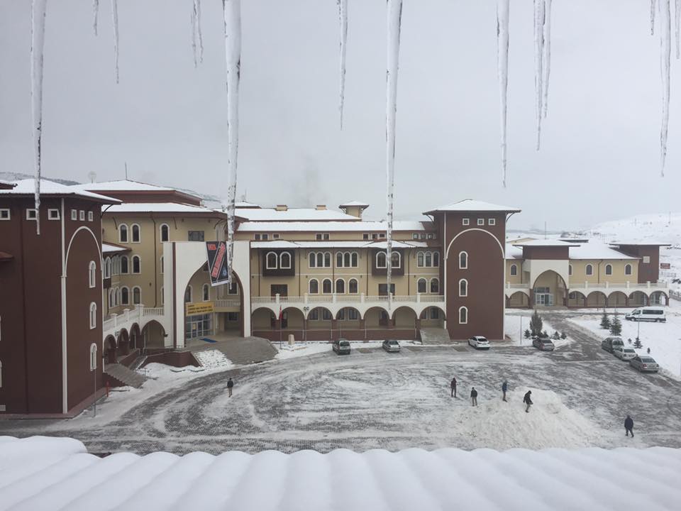 Yapraklı İmam Hatip Ortaokulu kampüs fotoğrafı