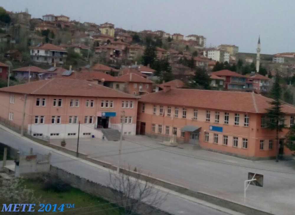 Şabanözü Şehit Murat Somuncu Ortaokulu kampüs fotoğrafı