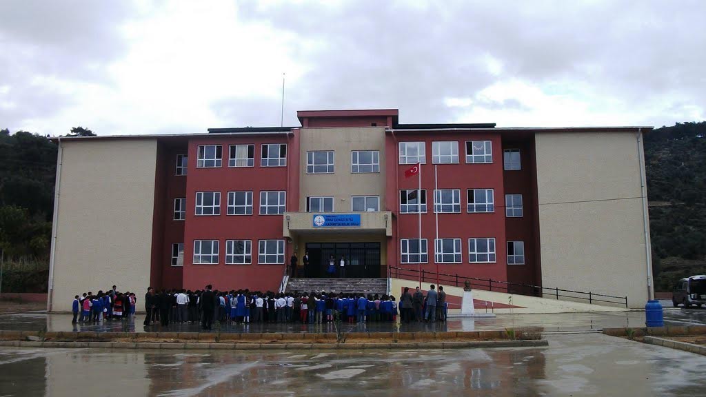 Çayağzı Ortaokulu kampüs fotoğrafı