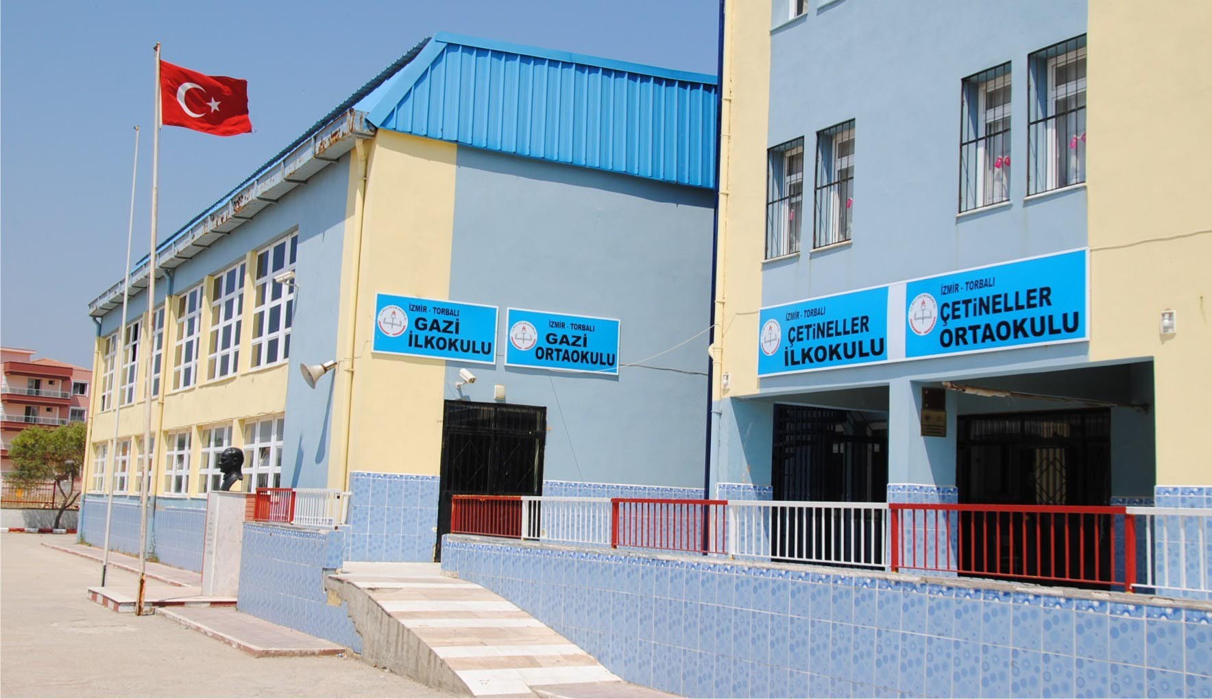 Çetineller İlkokulu kampüs fotoğrafı
