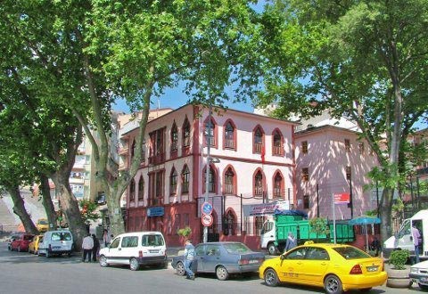 Cezayirli Gazi Hasanpaşa İlkokulu kampüs fotoğrafı