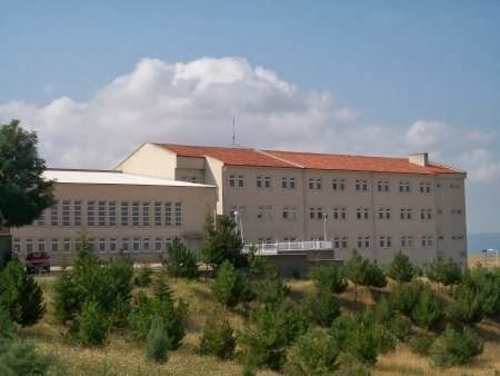 Çorum Demre 80. Yıl Cumhuriyet Ortaokulu kampüs fotoğrafı